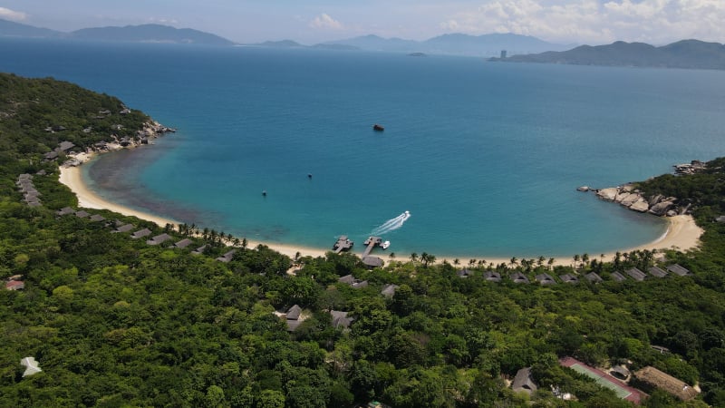 Đi tìm bình yên nơi miền biển lành tại khu nghỉ dưỡng Six Senses Ninh Van Bay