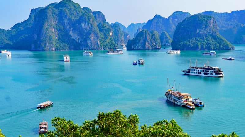 Tàu du lịch ở vịnh Hạ Long bị lật, nhiều nạn nhân mất tích