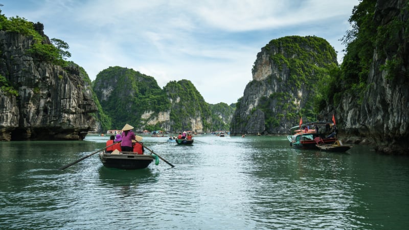 Từ vụ đắm tàu ở vịnh Hạ Long: Du khách cần làm gì để sống sót khi gặp sự cố đường thủy?
