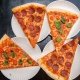 Thưởng thức pizza theo miếng kiểu New York tại Espy Pizza