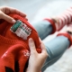 Hiểm họa ô nhiễm từ áo len Giáng sinh