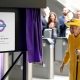 Nữ hoàng Anh Elizabeth bất ngờ xuất hiện tại ga xe lửa London