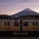 Núi Phú Sĩ 'biến mất' sau màn đen: Thị trấn Nhật Bản tìm cách ngăn du khách ùn ùn kéo tới