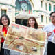 Giới trẻ TP.HCM hào hứng check-in với phụ san Nhân Dân và sưu tầm bộ tem đặc biệt