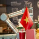 Robot “made in Vietnam” pha cà phê và phục vụ thực khách