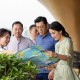 Quốc vương Bhutan cùng Hoàng hậu tham quan Vịnh Hạ Long trong chuyến thăm Việt Nam