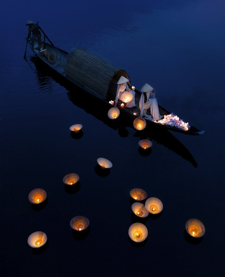 Underwater prayers (Người cầu nguyện trên sông) - @thanhtoanphotographer