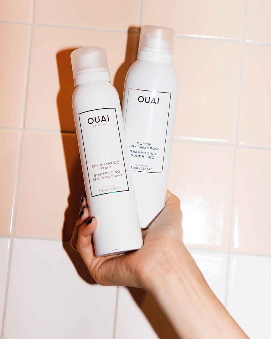 OUAI Dry Shampoo Foam phù hợp với những mái tóc sẫm
