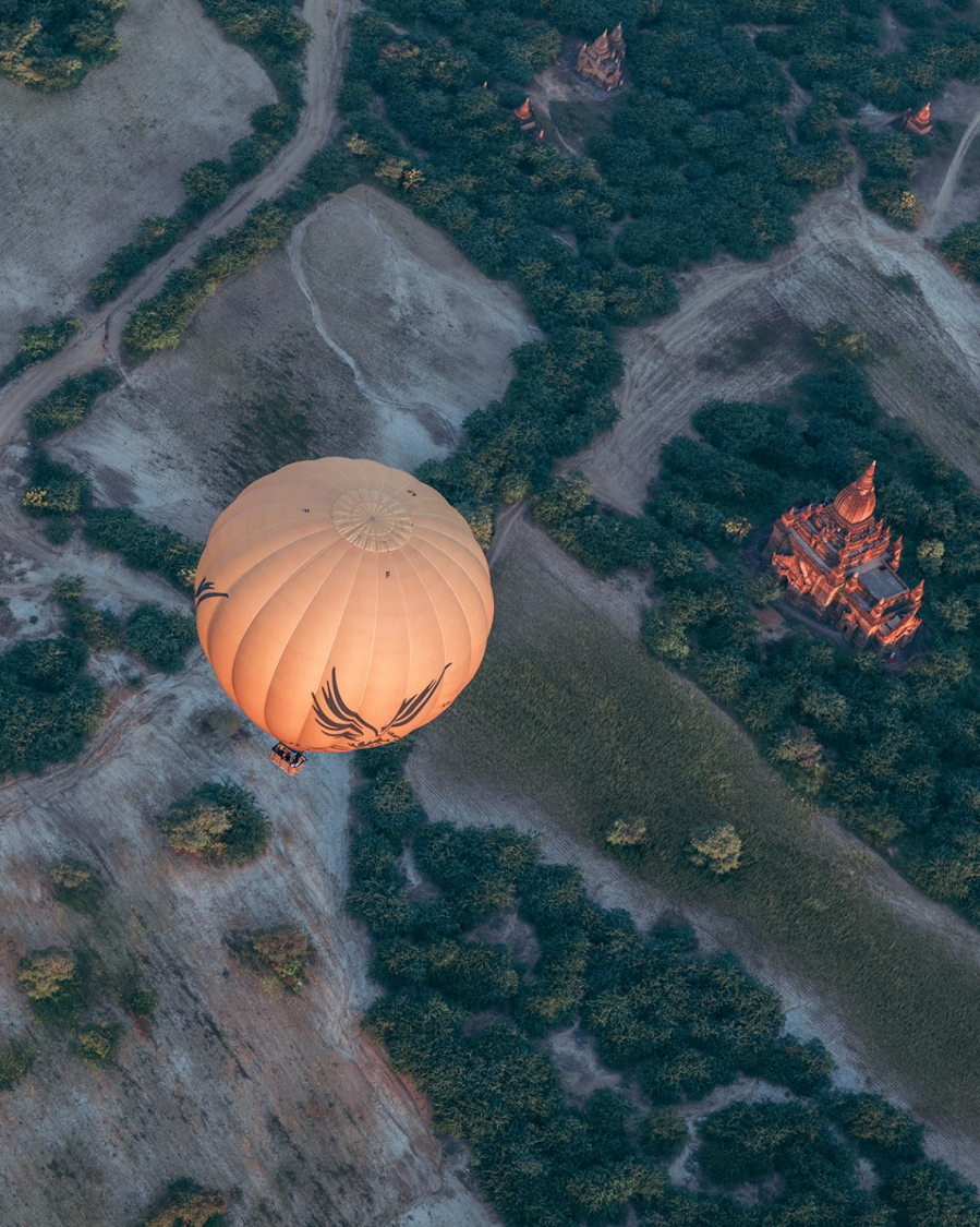Khinh khí cầu bay trên các di tích tôn giáo của Myanmar