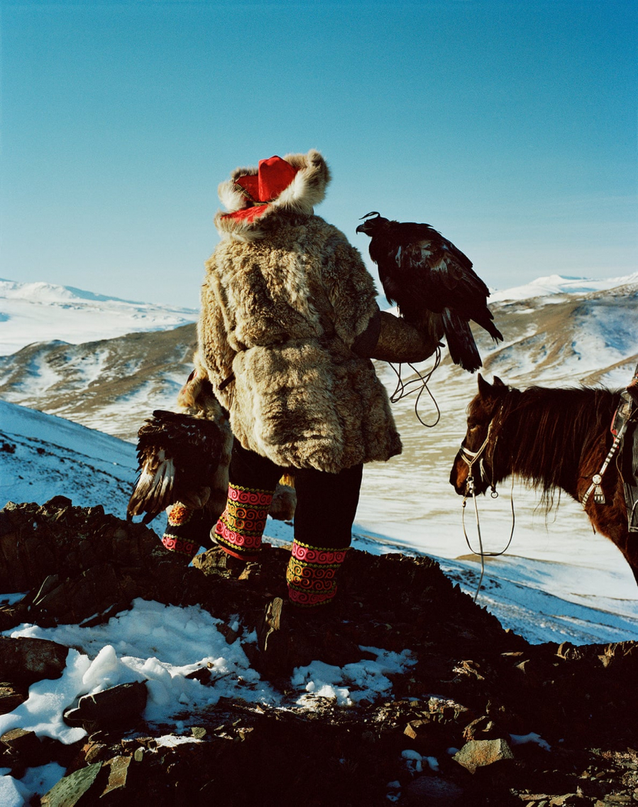 Trong ảnh là một thợ săn đại bàng gần làng Altai, Bayan-Ulgii.