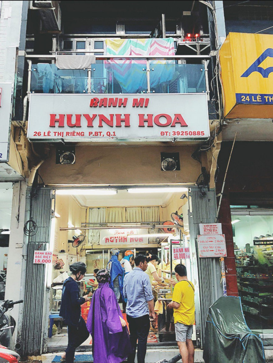 Cửa hàng bánh mỳ Huỳnh Hoa