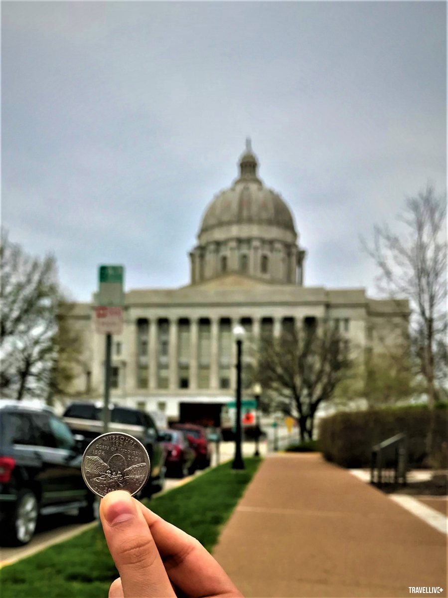 Đồng xu 25 cent chụp ở toà nhà quốc hội bang Missouri