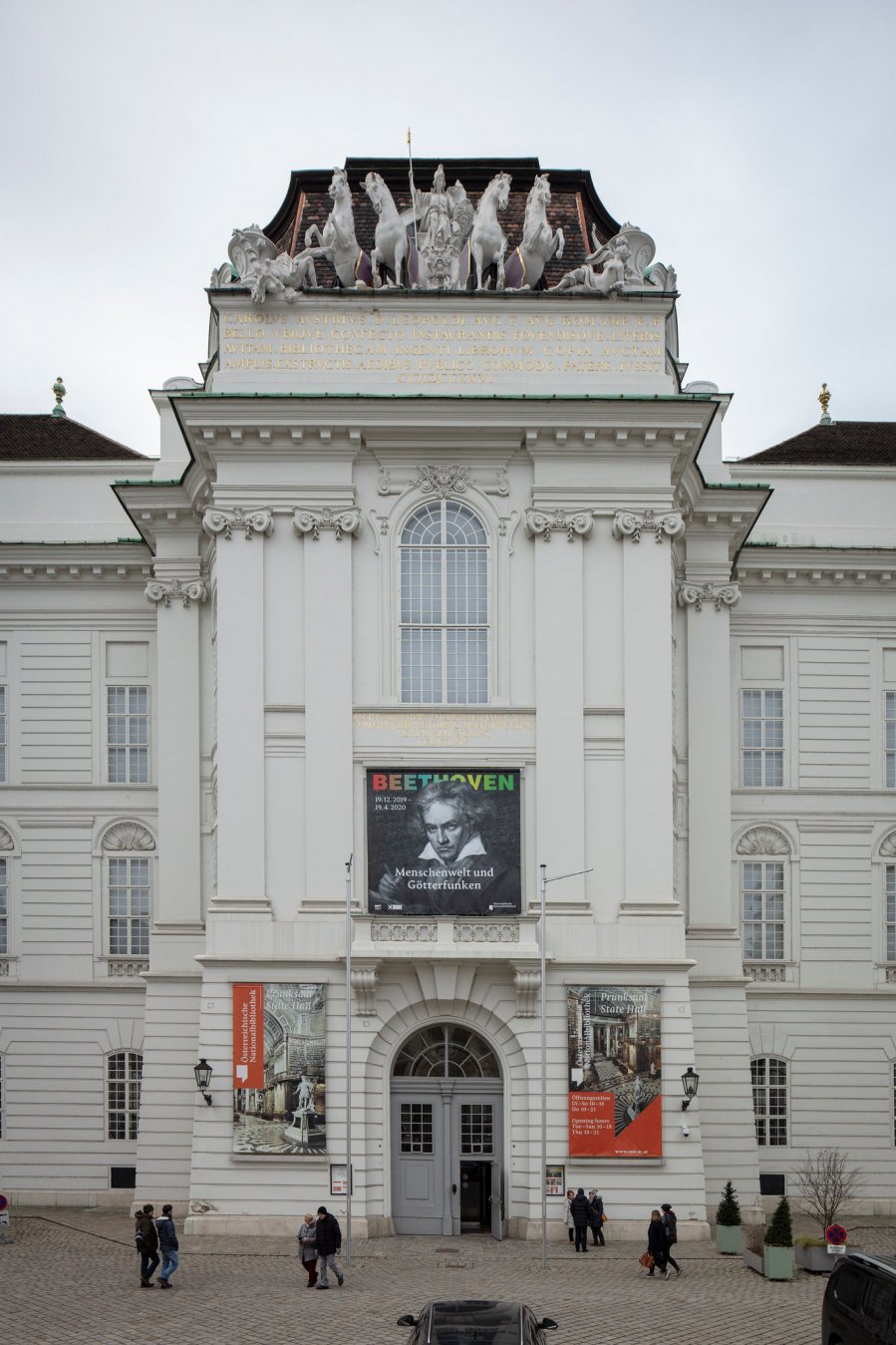 Thư viện Quốc gia ở Vienna được đánh giá là một trong những thư viện Baroque đẹp nhất thế giới