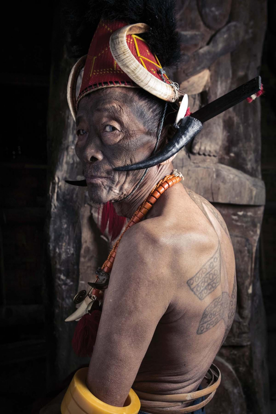 The Ang hay còn gọi là trưởng làng Wenyu với hình xăm lưng hổ. Chỉ những người mạnh mẽ mới có được một hình xăm hổ.