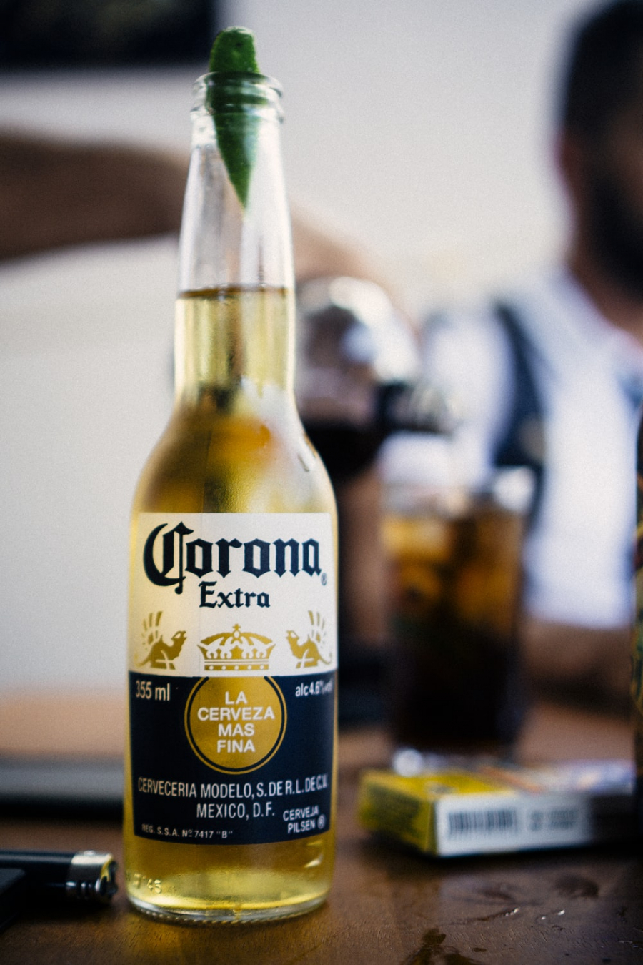 Corona Extra là thương hiệu bia mang đặc trưng văn hóa của Mexico với hương vị nhẹ nhàng, được dùng cùng chanh và muối.