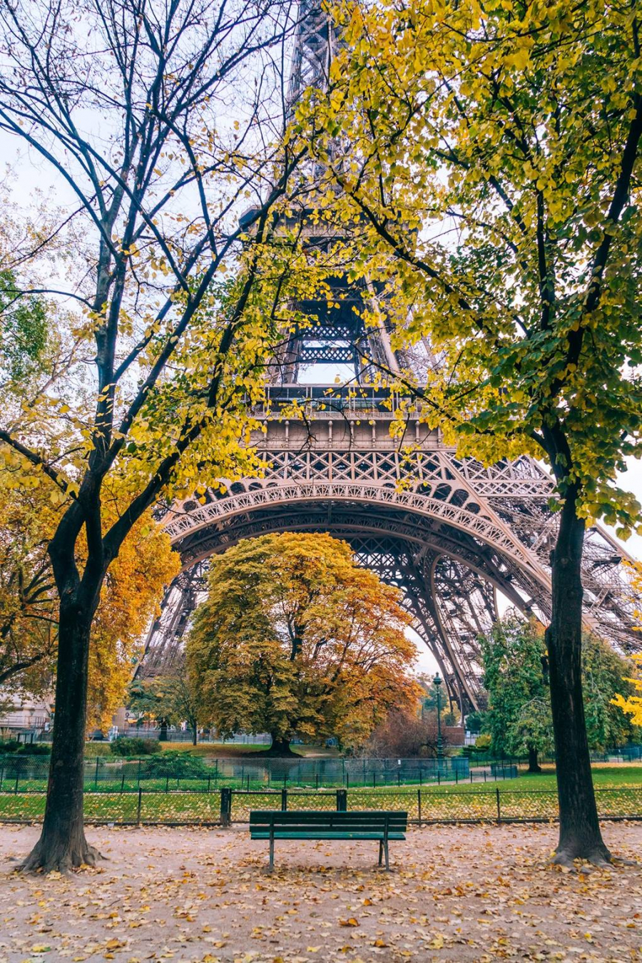 Ngắm nhìn Tháp Eiffel từ Arc de Triomphe