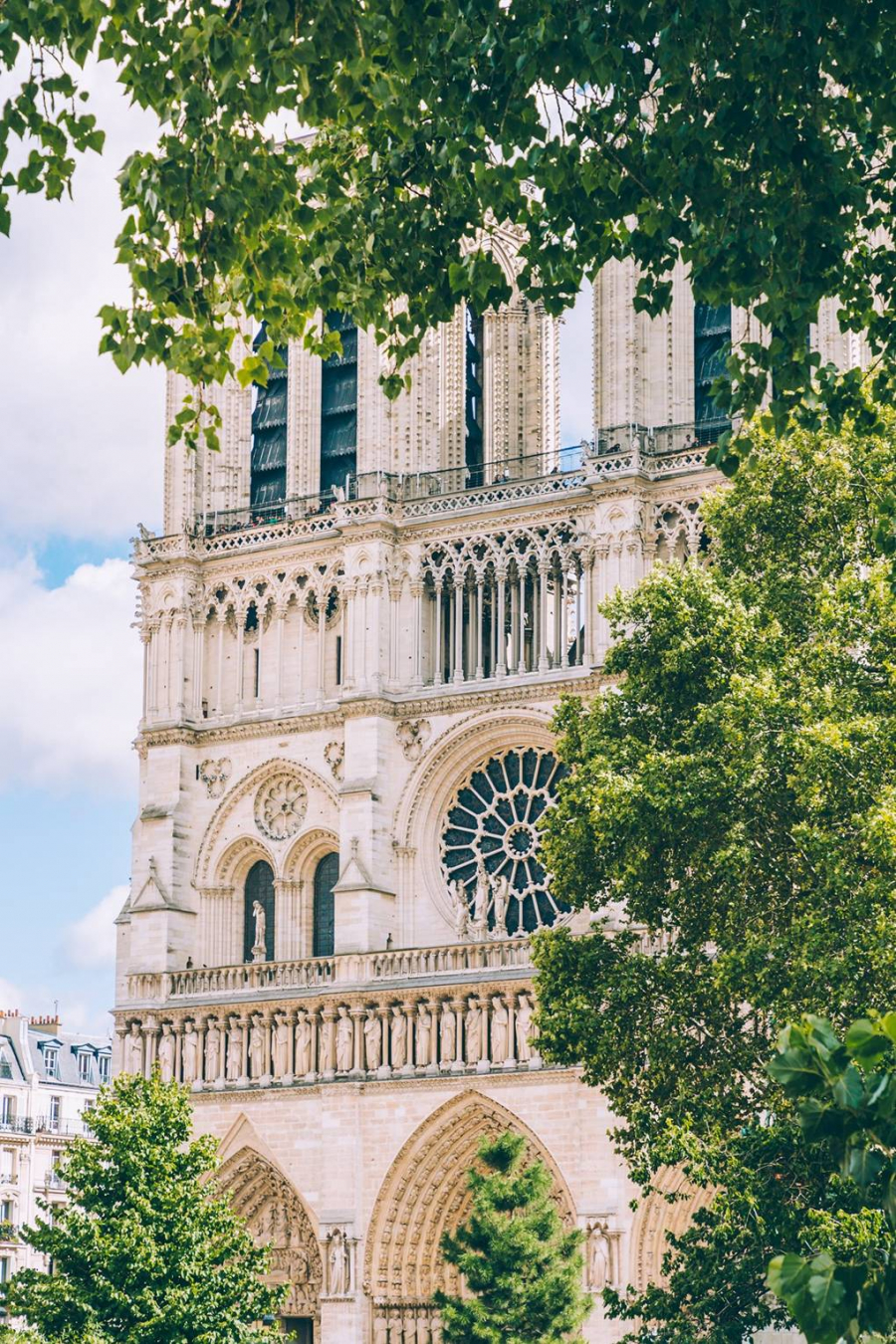 Phong cách kiến trúc độc đáo của Nhà thờ Đức bà Paris