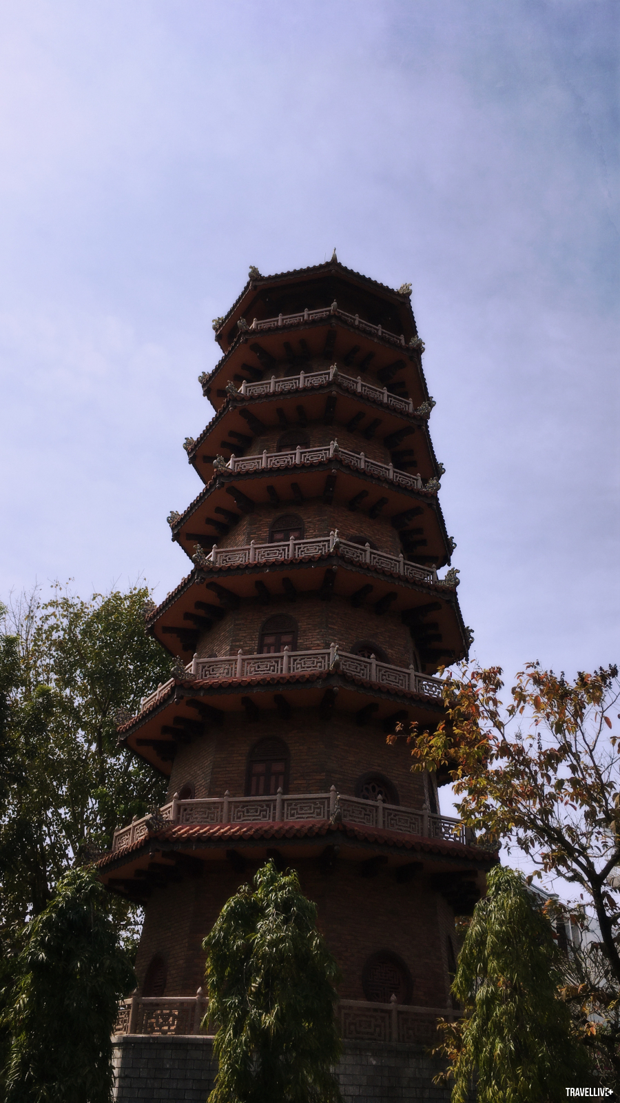 Bảo Tháp bên ngoài sân chùa Từ Đàm