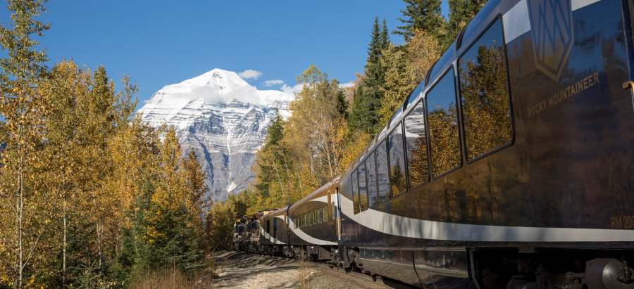 Tuyến đường Vancouver - Kamloops - Jasper cho du khách cơ hội chứng kiến vẻ đẹp mê hồn của những đỉnh núi cao nhất dãy Rockies và miền cực tây xa xôi