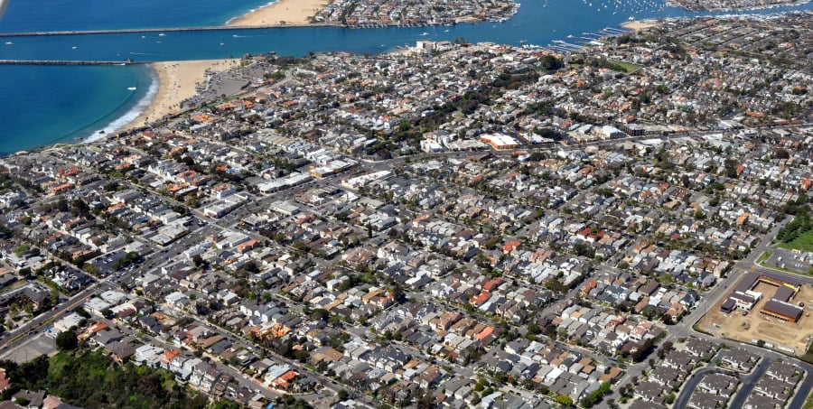 Thành phố Corona nhìn từ trên cao