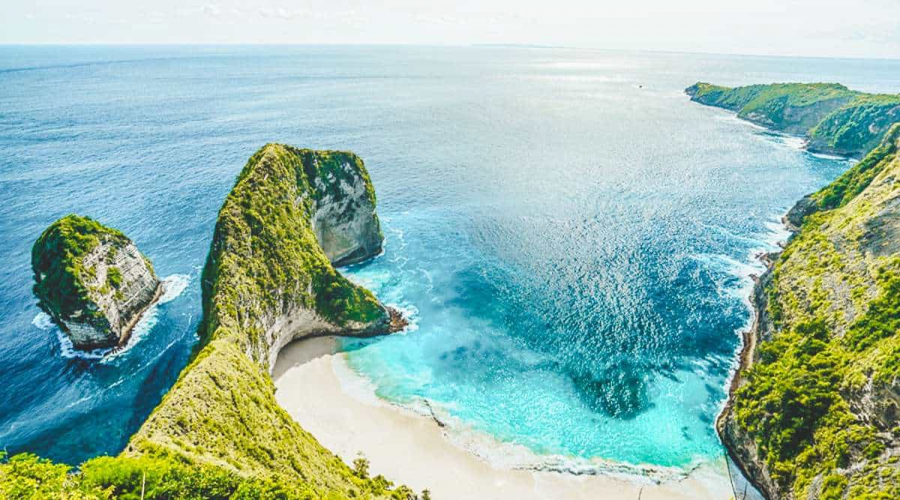 Bãi biển Kelingking nổi tiếng ở Bali