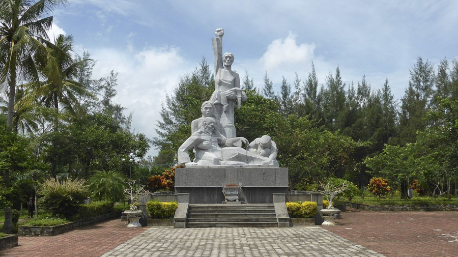 Monument_of_the_My_Lai_Massacre_(2)