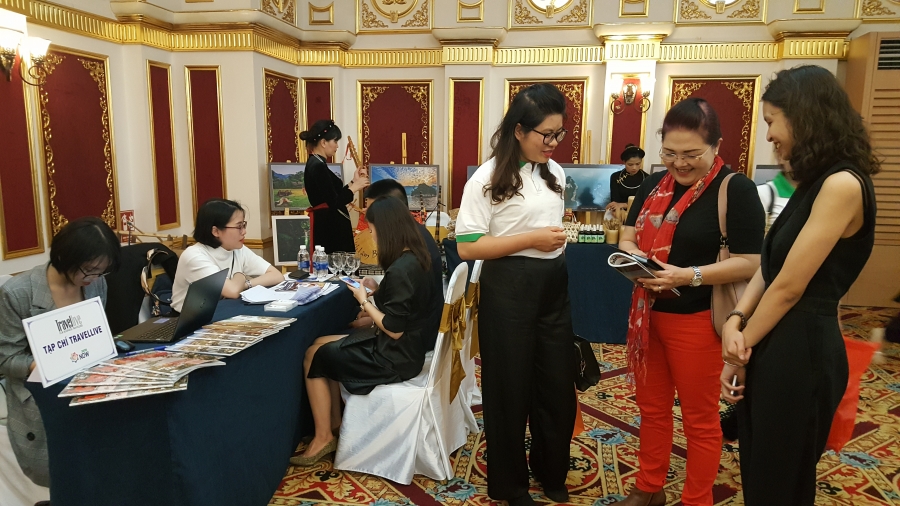 Travellive gặp gỡ với đối tác tại gian hàng trong khuôn khổ Đại hội CLB Lữ hành UNESCO Hà Nội.