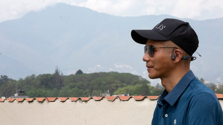 Anh Zhang Hong - người khiếm thị đầu tiên ở châu Á chinh phục đỉnh Everest.