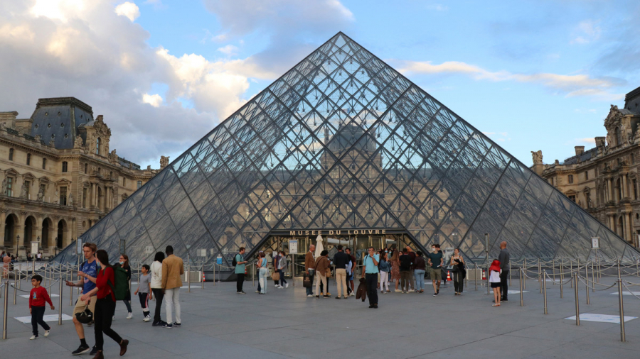 Bảo tàng The Louvre.