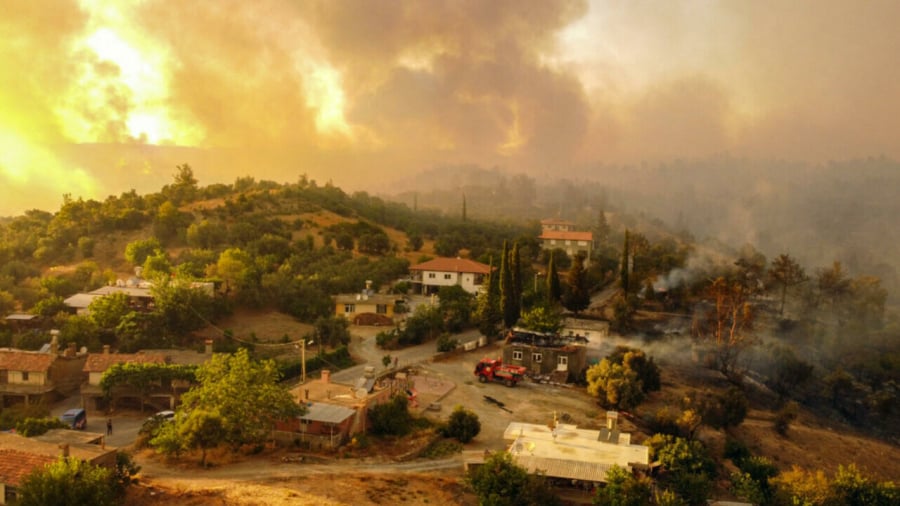 Hỏa hoạn xảy ra tại khu vực làng Manavgat (Thổ Nhĩ Kỳ).