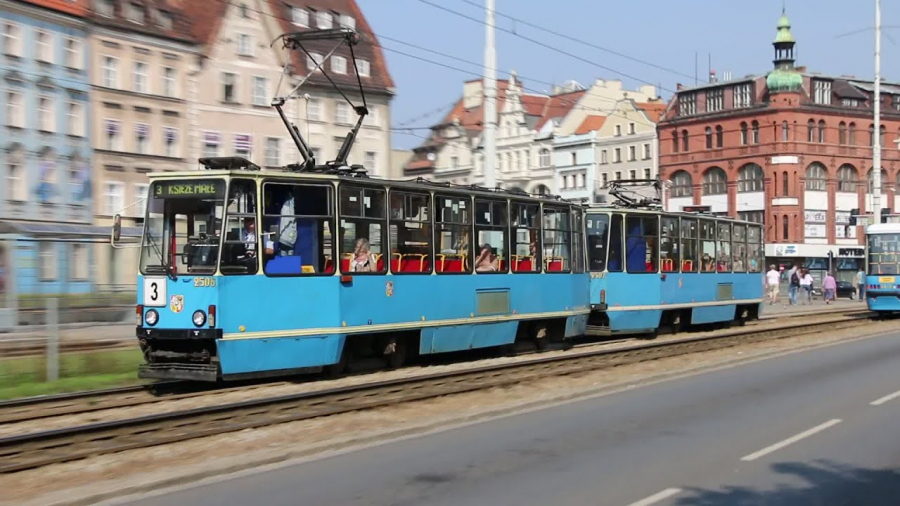 Xe điện là phương tiện di chuyển cực kì tiện lợi tại các thành phố ở Ba Lan
