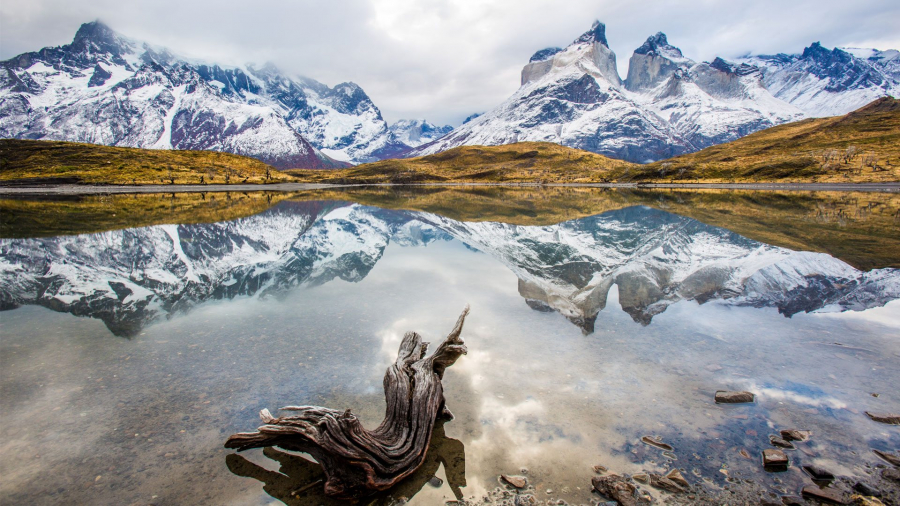 Những ngọn núi phủ tuyết trắng ở Patagonia