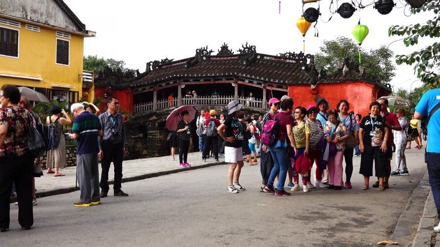 Khách Nhật Bản thăm phố cổ Hội An (Quảng Nam), một trong những điểm du lịch hấp dẫn của Việt Nam