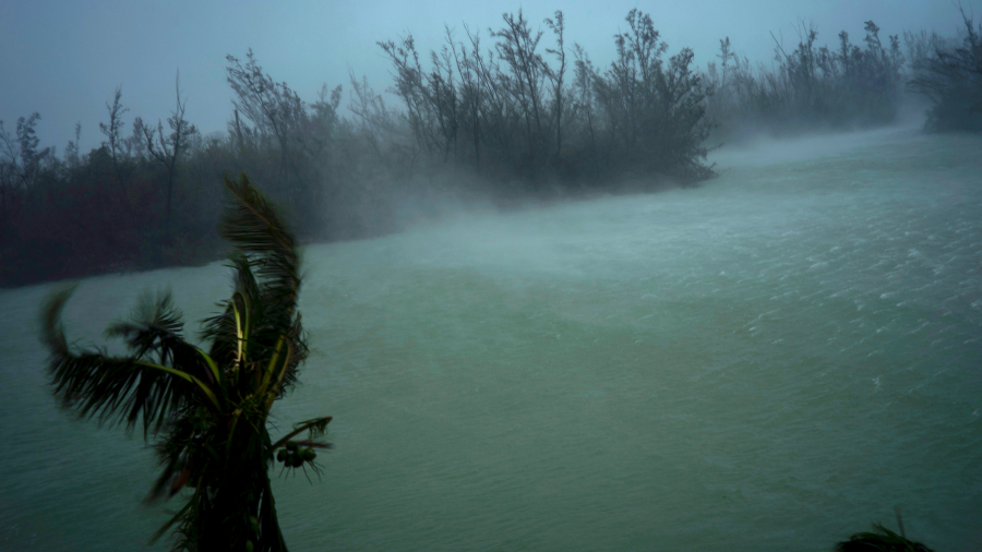 Bão Dorian gây ngập lụt trên khắp Bahamas ngày 2/9.