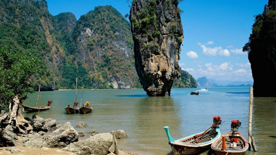 Phuket là hòn đảo du lịch lớn nhất thuộc miền Nam Thái Lan.