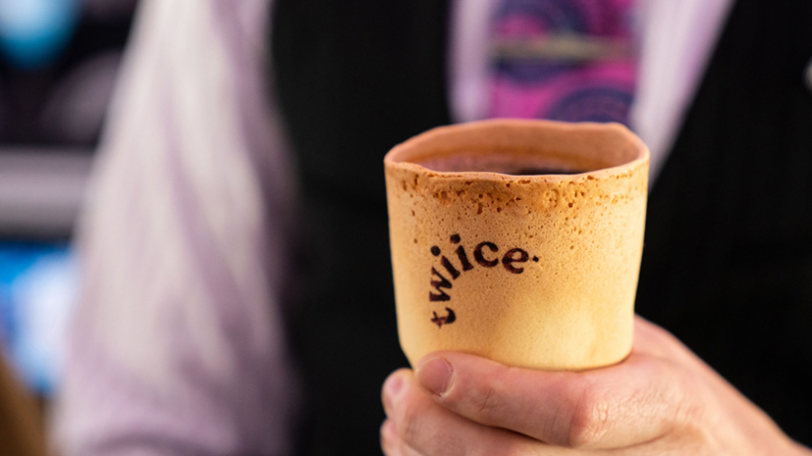 Air-New-Zealand-Edible-coffee-cup-from-Twiice