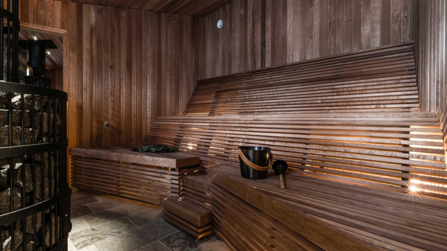 Phần còn lại của khách sạn bao gồm nhiều phòng tắm hơi với nhiều trải nghiệm thú vị về sauna, một nét văn hoá quan trọng của vùng Scandinavia