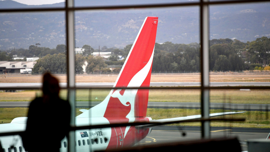 Từ tháng 3/2020, Qantas đã dừng hoạt động 160 máy bay, giảm bay nội địa khoảng 60% và cho 2/3 tổng số nhân viên nghỉ phép