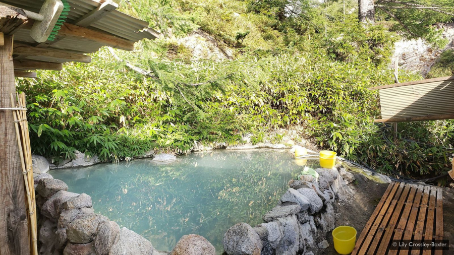 Cách xa nền văn minh, được bao quanh bởi cây vùng núi và nghe róc rách nước chảy, Takamagahara là đỉnh cao của trải nghiệm tắm suối nóng ngoài trời