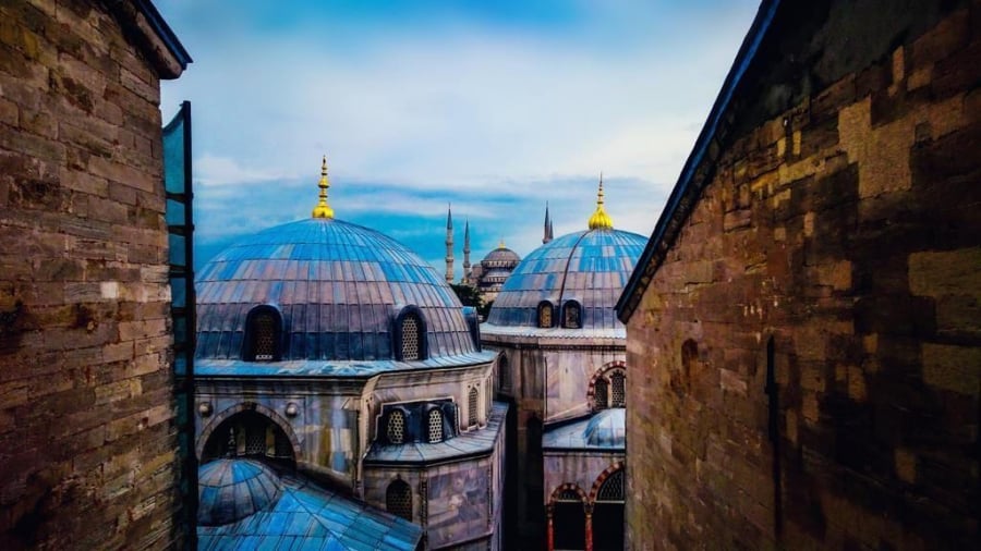 hagia-sophia-domes-istanbul-stunning-cities-for-architecture-lovers-across-the-world-a-world-to-travel
