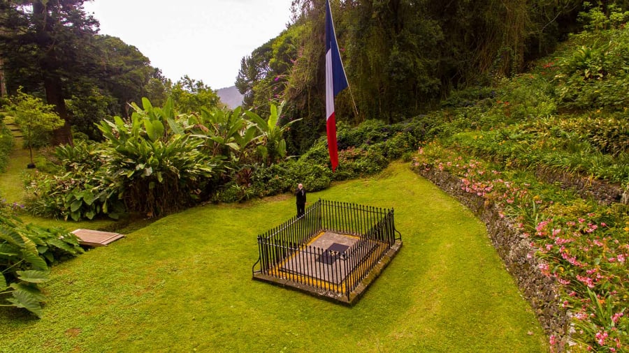 Ngôi mộ của Napoléon trên đảo St Helena (Ảnh: Internet)