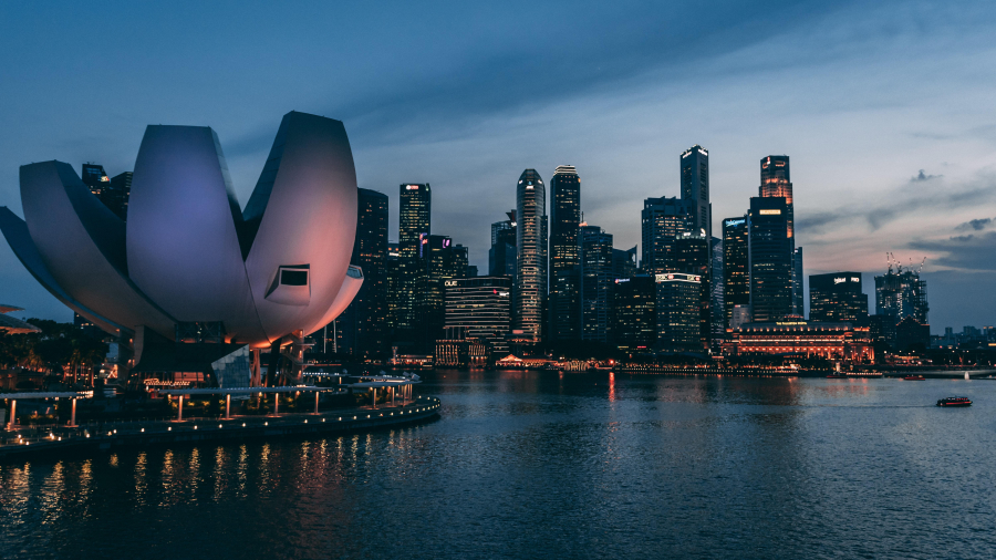 Singapore đứng thứ 3 với 80,7 điểm. Thành phố luôn được đánh giá cao về cơ sở hạ tầng, an ninh y tế và an ninh kỹ thuật số qua các năm.