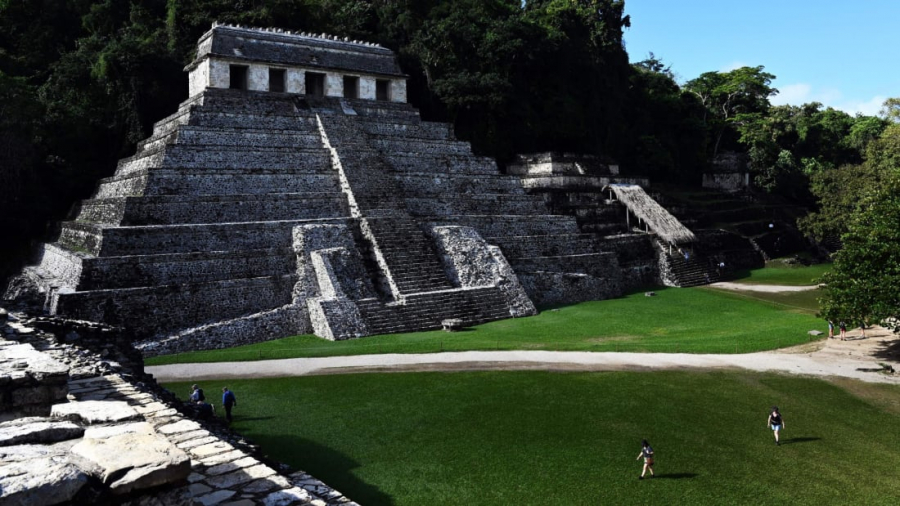 Palenque, Mexico: Một trong những di tích nổi tiếng nhất của người Maya - Temple of the Inscriptions được xây dựng để làm đài tưởng niệm cho vị vua cai trị Maya - K'inich Kan Bahlam (Pakal Đại đế) vào thế kỷ VII. (Rodrigo Arangua)