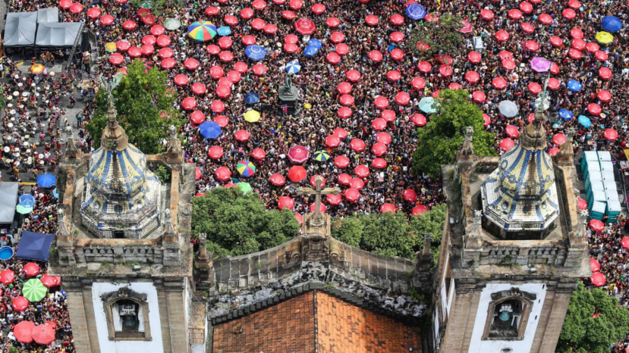 Rio de Janeiro, Brazil: Hàng ngàn người tham dự lễ hội ở trung tâm thành phố Rio vào ngày 16/2. (Fernando Maia)