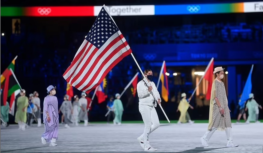 Đoàn thể thao Mỹ đã có sự bứt phá ngoạn mục trong ngày thi đấu cuối cùng để kết thúc Olympic Tokyo 2020 với vị trí số 1 trên bảng tổng sắp huy chương với 39 HCV. Đứng vị trí thứ 2 là đoàn thể thao Trung Quốc với 38 HCV.