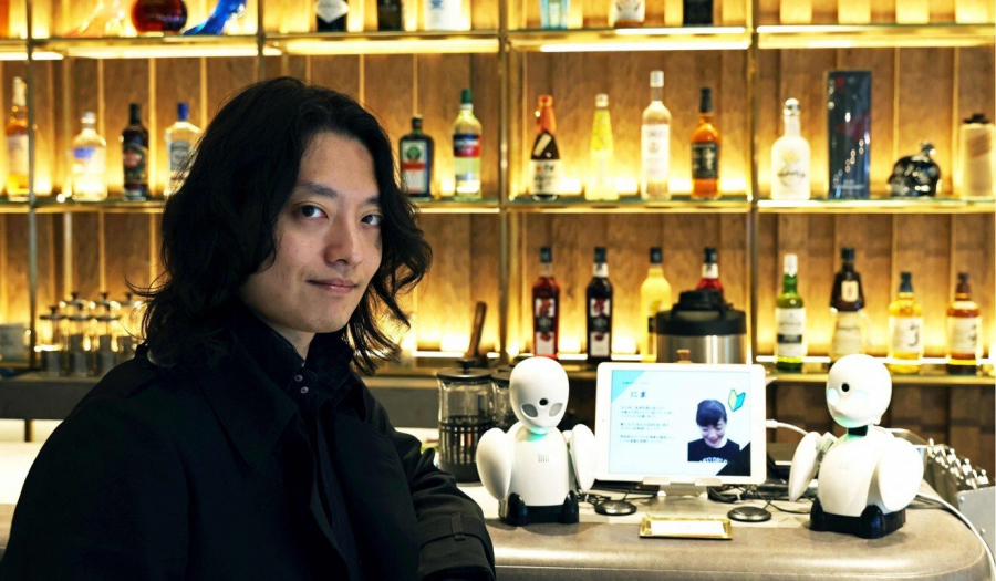 Anh Kentaro Yoshifuji, cha đẻ của ý tưởng dự án cafe robot