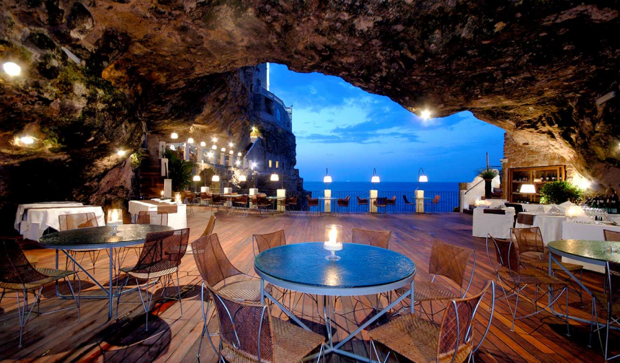 Nhà hàng hang động Grotta Palazzese ở Ý