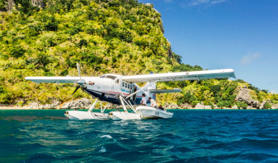 Du khách có thể chọn thủy phi cơ để di chuyển giữa các hòn đảo nằm cách xa nhau của Fiji