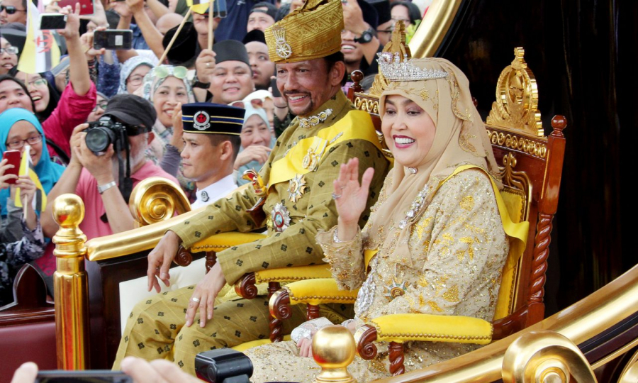 Quốc vương Hassanal Bolkiah và Hoàng hậu.