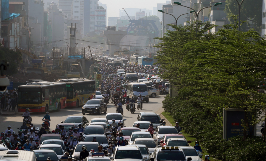 Giao thông và xây dựng cũng là những nguyên nhân khiến đường phố Hà Nội mù mịt